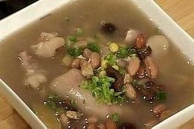 滑菇黃豆豬蹄湯 滑菇黃豆豬蹄湯