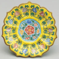 清康熙畫琺瑯蓮花式碟(圖1)