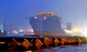 國內首艘大噸位自航式半潛船“希望之路”下水