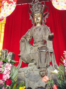 明代騎犼觀音銅像