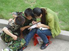 南昌維特成長專修學校老師輔導學員功課