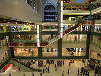 （圖）特長緩衡區的扶手電梯