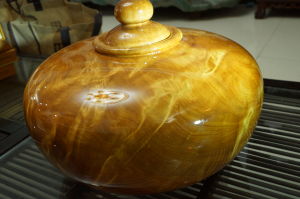 台灣檜木聚寶盆（極品：具有閃電、鳳尾紋）