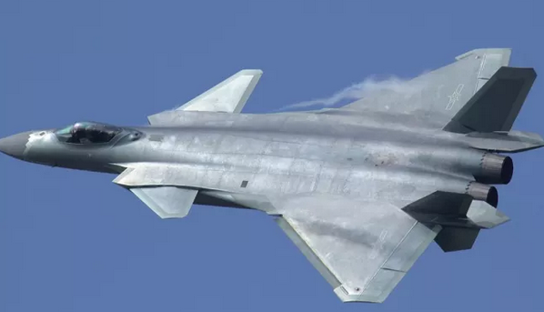 看似平整的機身實則密布了各種先進的設備