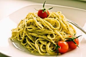 培根蒜味青醬意面 培根蒜味青醬意面