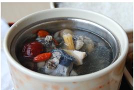 黃芪薏米燉烏雞 黃芪薏米燉烏雞