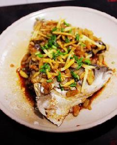 榨菜蒸魚頭 榨菜蒸魚頭