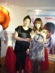 佳悅為知名歌手陳思彤打造時尚靚甲