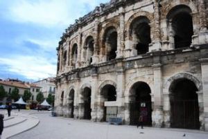 尼姆鬥牛場 尼姆鬥牛場