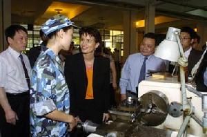 瑞士經濟部長參觀工程訓練中心