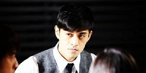 祝釩剛 飾 黃士麒