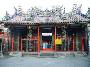 艋舺清水岩廟門