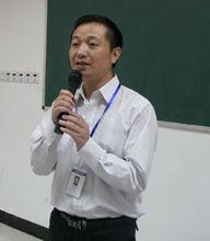 巨人雷式學校校長雷俊峰