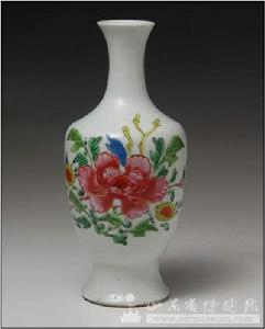 粉彩花卉小瓶 粉彩花卉小瓶
