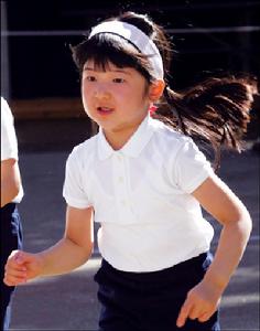 愛子公主在幼稚園的運動會上大顯身手