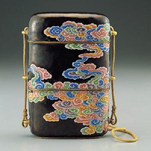 清雍正畫琺瑯雲紋穿帶盒