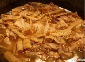 雞肉筍乾木耳土豆炒 雞肉筍乾木耳土豆炒