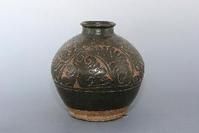 金磁州窯系黑釉剔花酒罈 金磁州窯系黑釉剔花酒罈