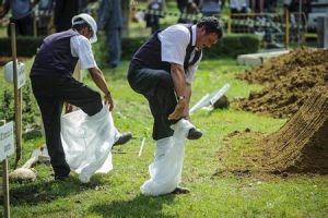 匈牙利挖墳大賽 匈牙利挖墳大賽