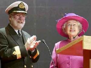 1月8日，英女王伊莉莎白二世為其主持正式命名儀式