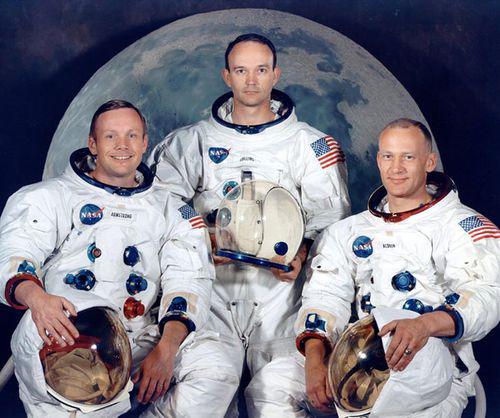 阿波羅11號成員合影，左一為阿姆斯特朗