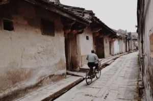 偏居一偶 偏居一偶