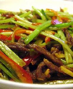 芹菜紅蘿蔔炒牛肉 芹菜紅蘿蔔炒牛肉