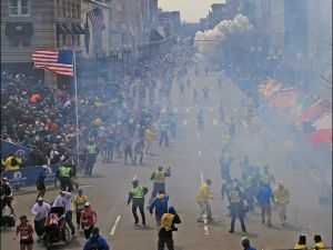 美國波士頓馬拉松比賽終點線附近發生至少兩起爆炸