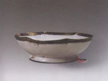 北宋定窯白釉劃鳳紋花口碗 北宋定窯白釉劃鳳紋花口碗