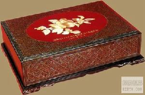 朱漆嵌螺鈿木槿花圖案長方盒