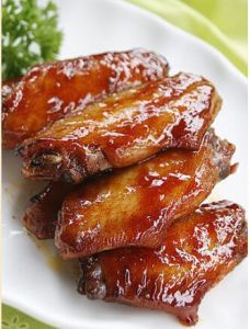 辣烤雞翅配鱷梨拌醬 辣烤雞翅配鱷梨拌醬