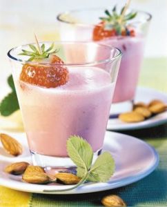 香濃草莓杏仁奶昔 香濃草莓杏仁奶昔