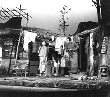 于是之在《龍鬚溝》中扮演程瘋子