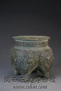 商獸面紋四足鬲 商獸面紋四足鬲