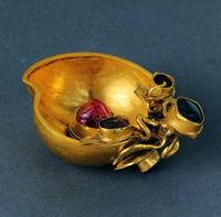 嵌寶石桃形金杯 嵌寶石桃形金杯