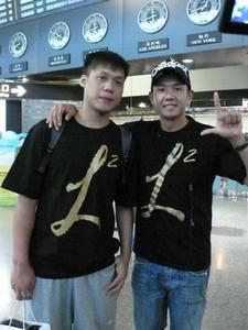 林志傑(左)和黑人