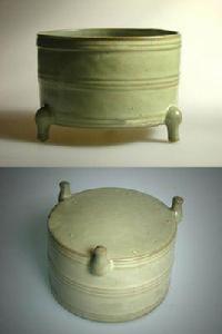 粉青弦紋三足洗 粉青弦紋三足洗