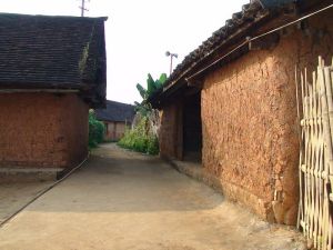 曼賀東村 曼賀東村