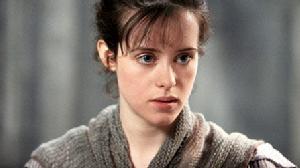Claire Foy 飾 Amy Dorrit