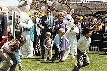 里根一家於1982年出席白宮復活節滾彩蛋比賽的情景