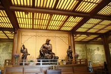 酒肉穿腸過，佛祖心中留