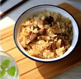 排骨糯米飯 排骨糯米飯