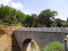 2013年竣工的石拱橋