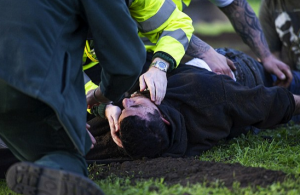 逃生大師表演失敗，安東尼被救出