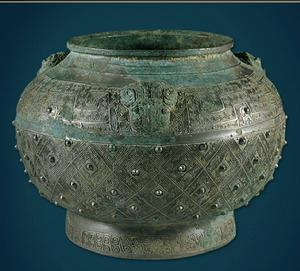 雲雷地乳釘紋瓿