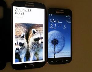 GALAXY S4 Mini（右）