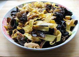 木耳乾豆腐炒肉絲 木耳乾豆腐炒肉絲