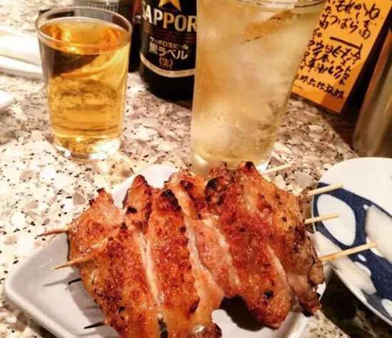 橫濱的野毛小路火了,這裡的啤酒和烤串讓人熱血沸騰~