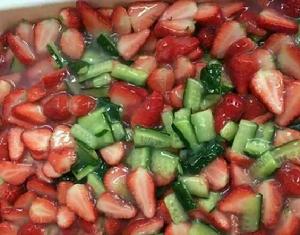 草莓青瓜 草莓青瓜