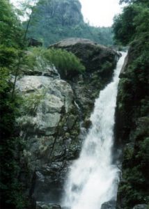 半嶺飛瀑 半嶺飛瀑